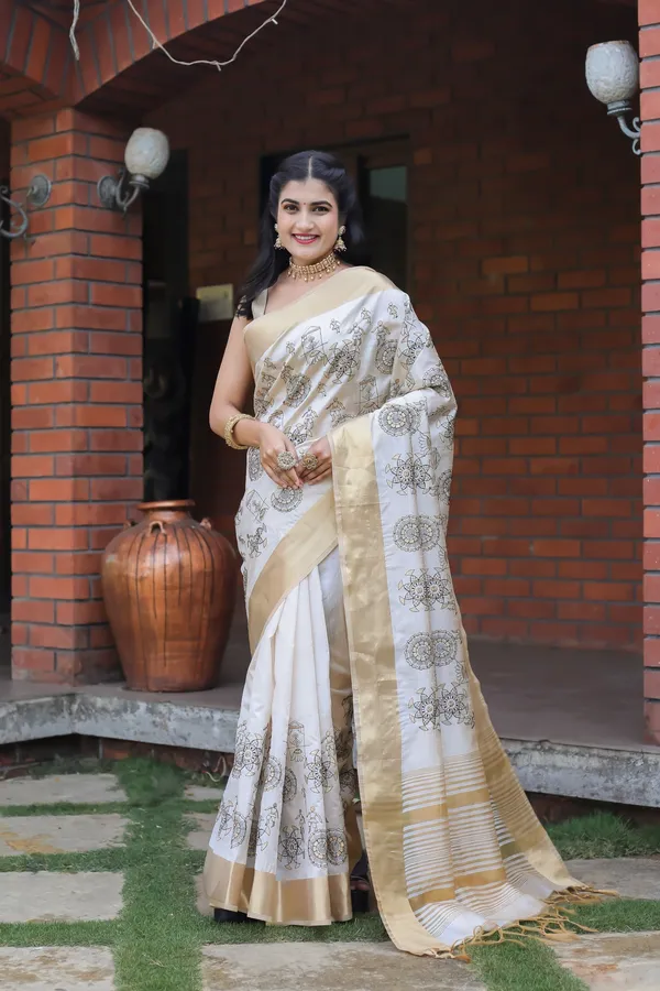 Off_White_Assam_Silk_Woven_Wheel_Motif_Saree_For_Women