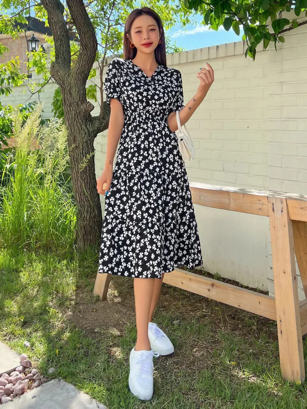 Black_Polyester_Cotton_Puff_Sleeve_Ditsy_Floral_Dress_For_Women