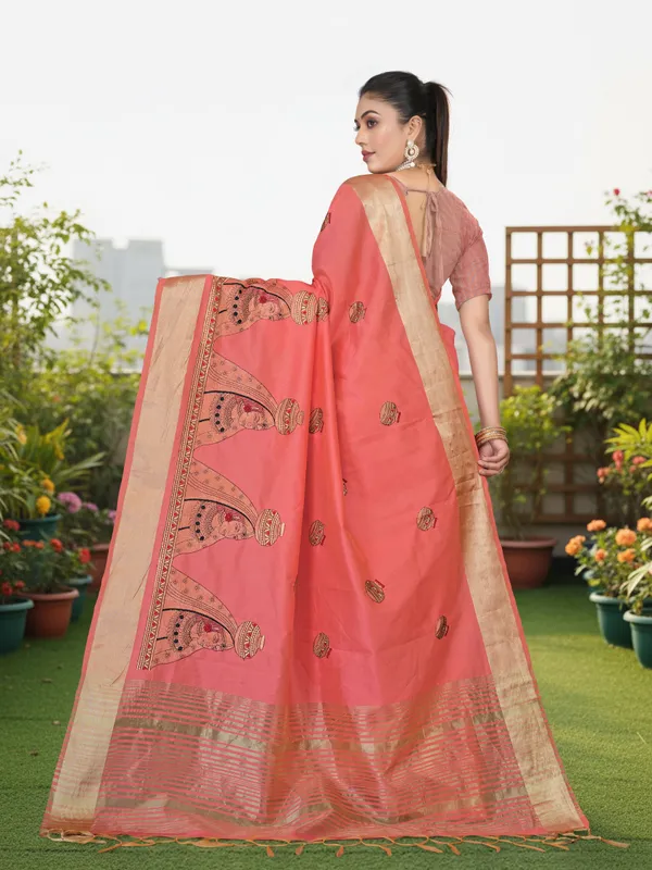 Coral_Pink_Matka_Silk_Portrait_Motif_Saree_For_Women