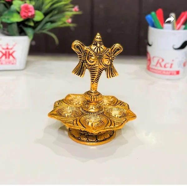 Gold_Tone_Traditional_Deity_Design_Diya_Lamp