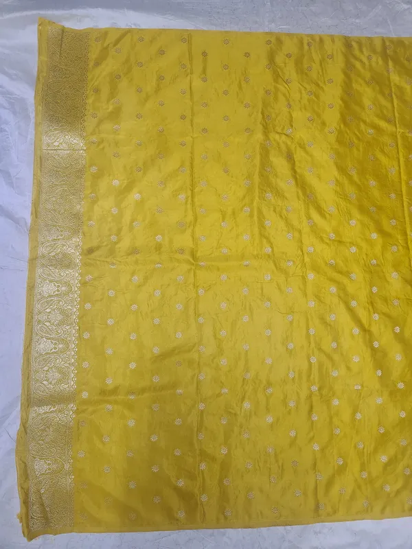 Yellow_Silk_Floral_Zari_Saree_for_Women