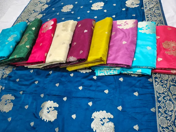 Blue_Woven_Saree_With_Blouse_Piece_For_Women