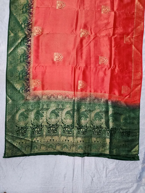 Green_Silk_Saree_With_Red_Blouse_Piece_For_Women