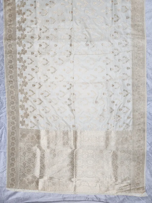 Cream_Floral_Border_Saree_For_Women