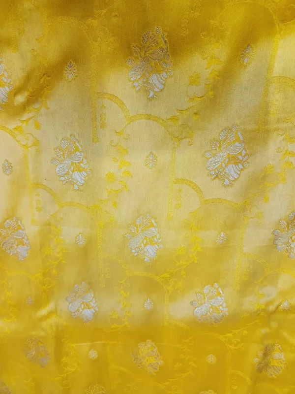 Red_And_Yellow_Silk_Blend_Woven_Saree_For_Women