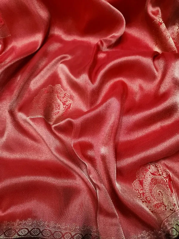 Green_Silk_Saree_With_Red_Blouse_Piece_For_Women