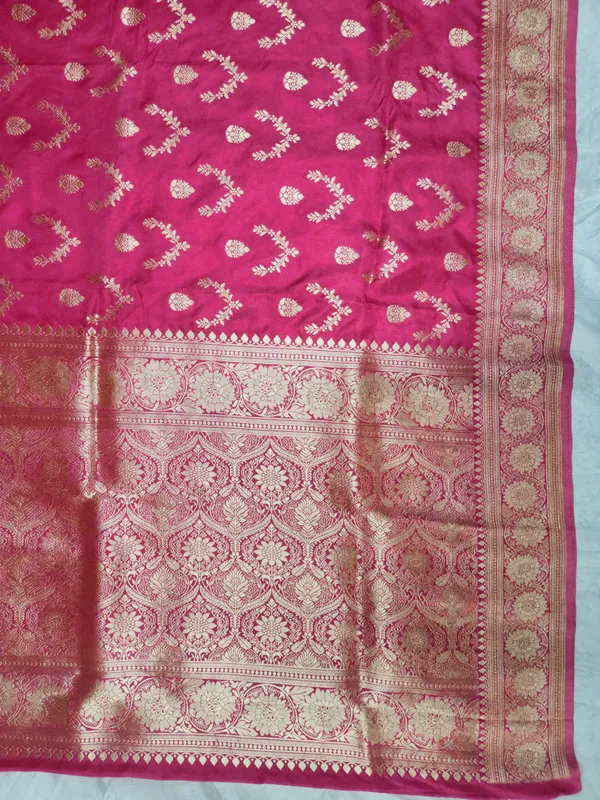 Magenta_Woven_Zari_Saree_For_Women