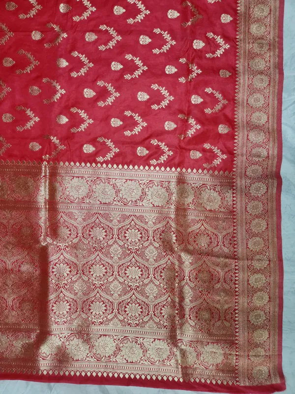 Red_Woven_Traditional_Zari_Saree_for_Women