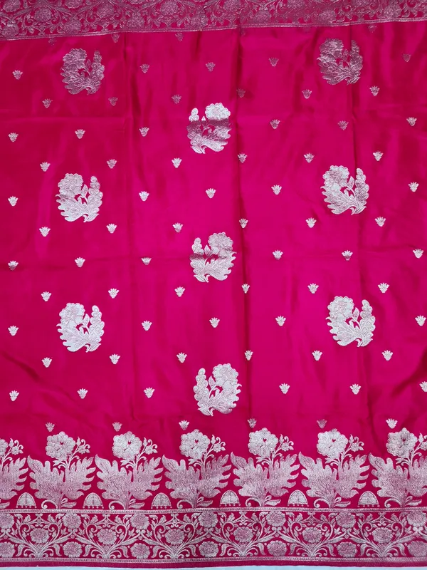 Magenta_Woven_Silver_Motif_Saree_for_Women