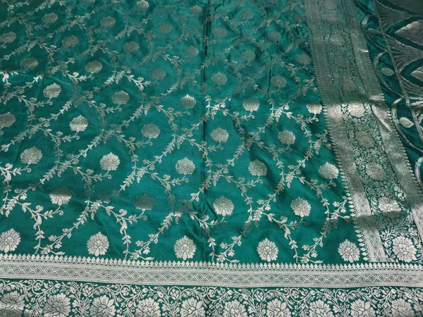 Green_Brocade_Ethnic_Saree_for_Women