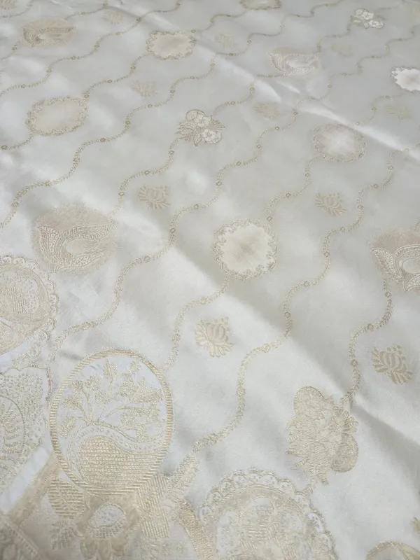 Ivory_Silk_Woven_Saree_for_Women