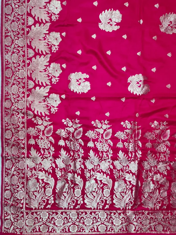 Magenta_Woven_Silver_Motif_Saree_for_Women