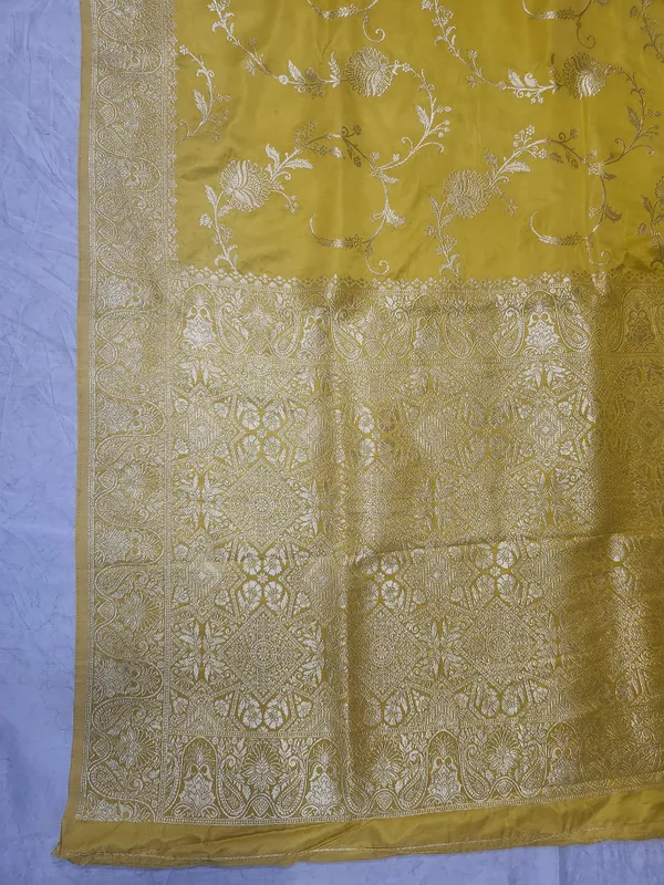 Yellow_Silk_Floral_Zari_Saree_for_Women