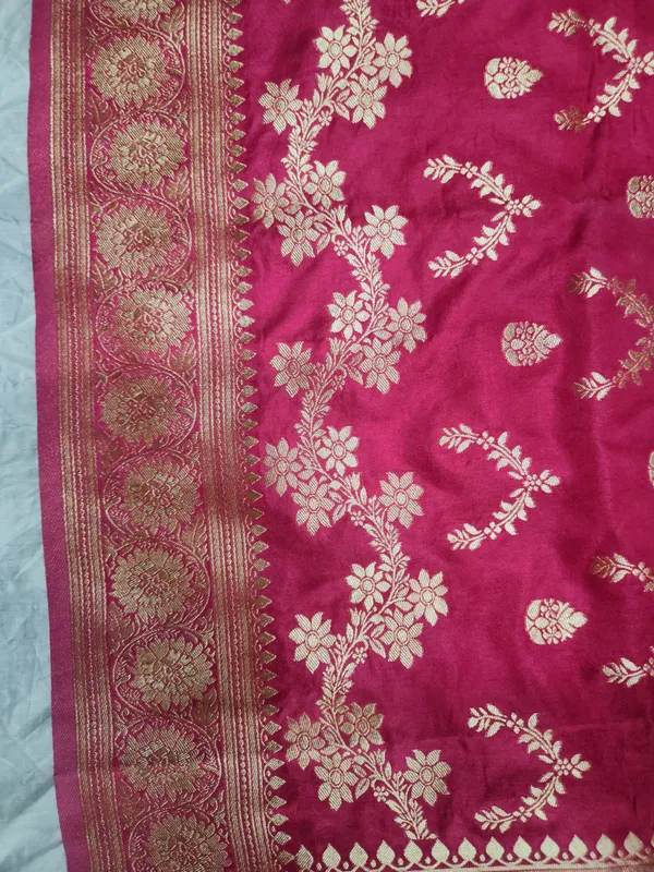 Magenta_Woven_Zari_Saree_For_Women