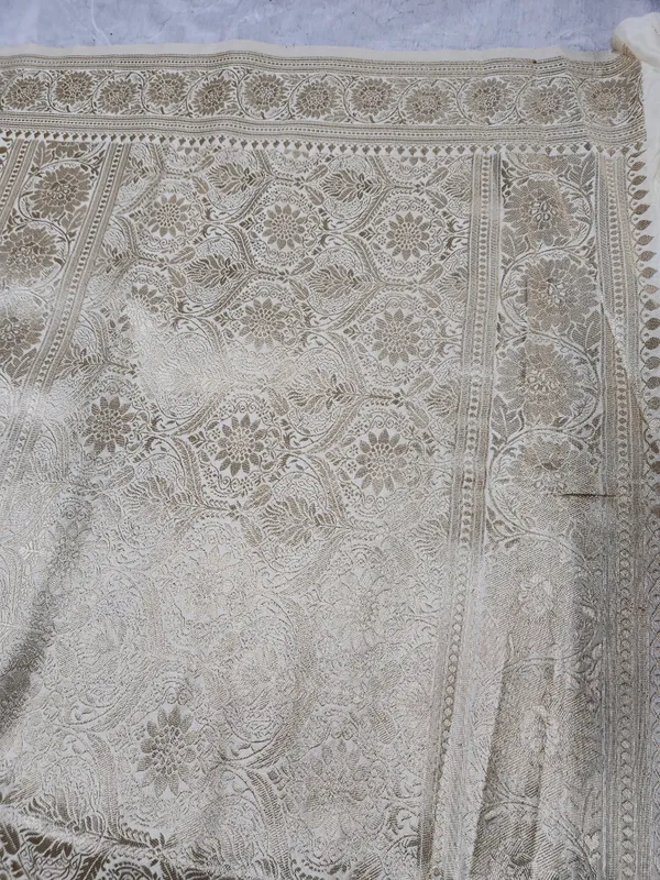 Cream_Floral_Border_Saree_For_Women