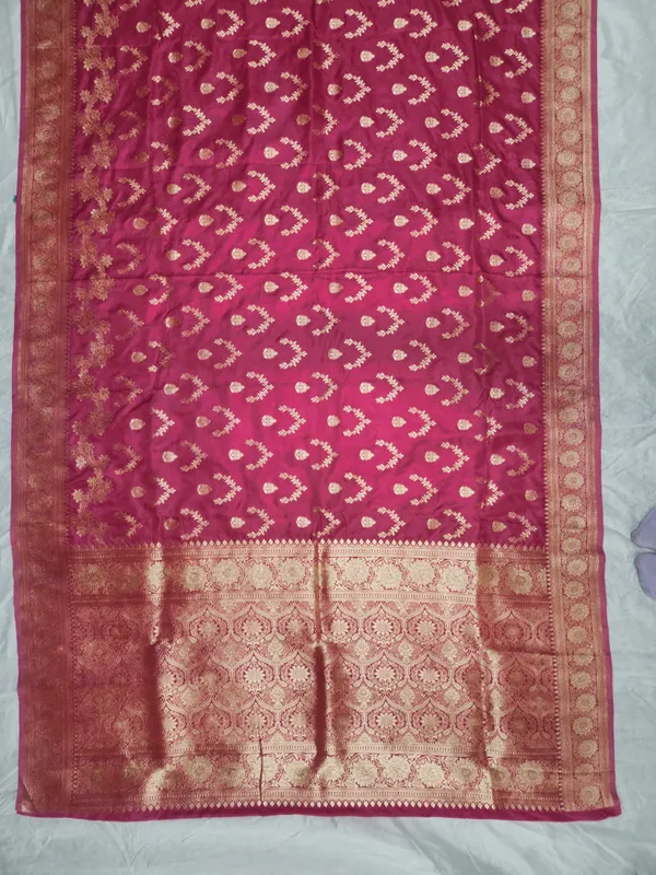 Magenta_Woven_Zari_Saree_For_Women