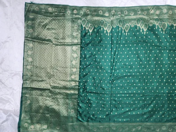 Green_Woven_Traditional_Saree_for_Women