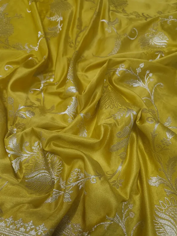 Yellow_Silk_Floral_Zari_Saree_for_Women
