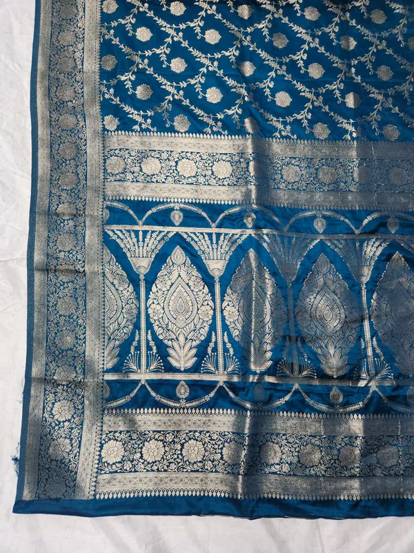 Blue_Woven_Ethnic_Saree_for_Women