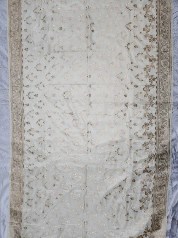 Cream_Floral_Border_Saree_For_Women