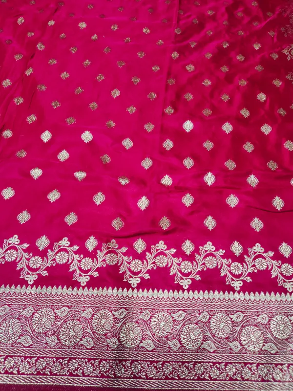 Pink_Woven_Saree_With_Silver_Motifs_for_Women