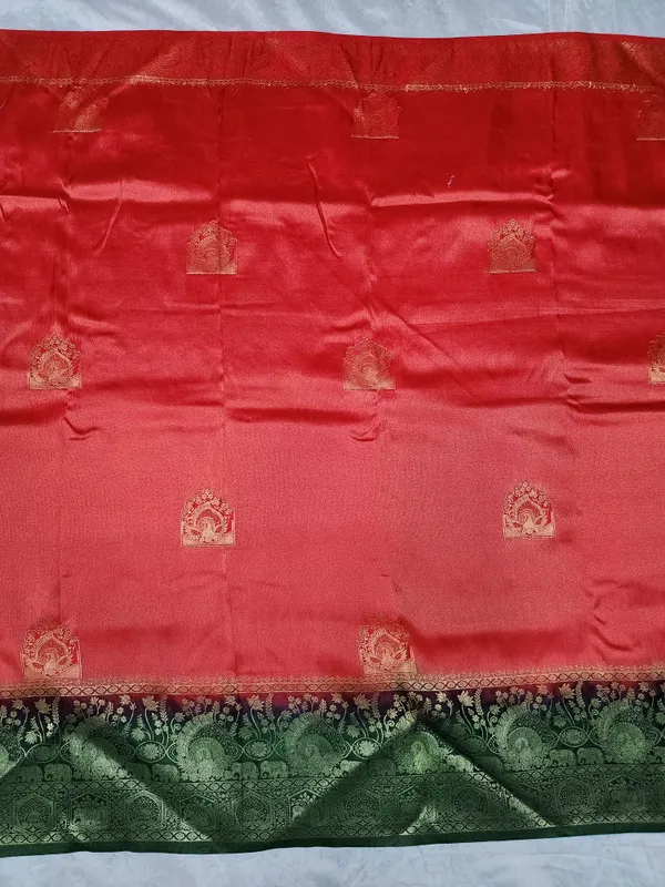 Green_Silk_Saree_With_Red_Blouse_Piece_For_Women