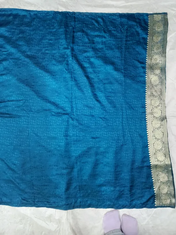 Blue_Textured_Fabric_Saree_With_Silver_Border_for_Women