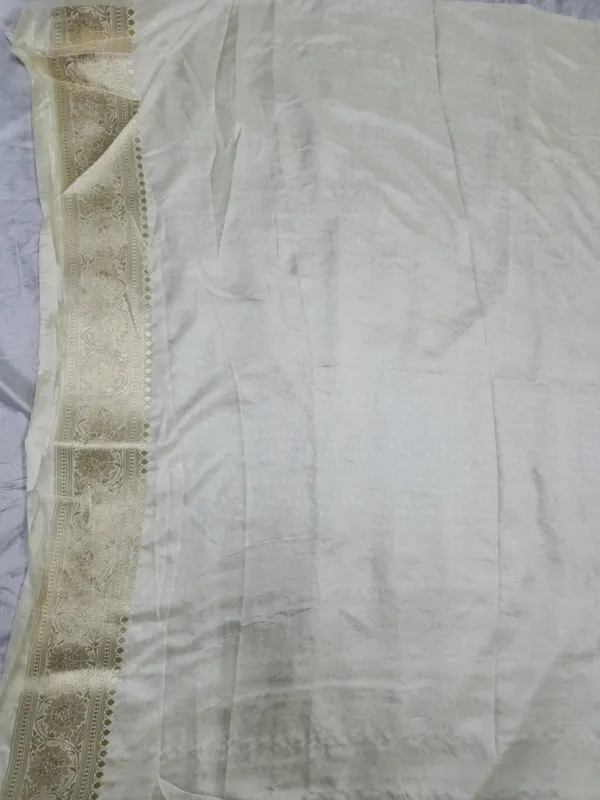 Cream_Floral_Border_Saree_For_Women