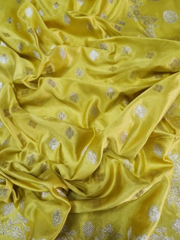 Yellow_Silk_Zari_Saree_for_Women