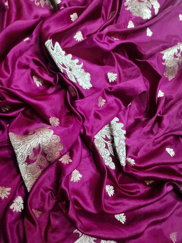 Magenta_Silk_Saree_With_Silver_Zari_Border_for_Women