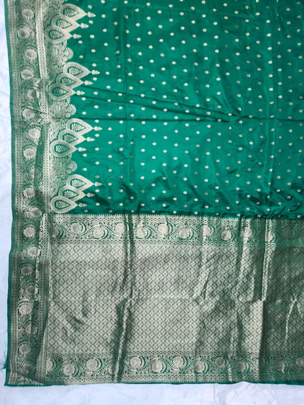 Green_Woven_Traditional_Saree_for_Women