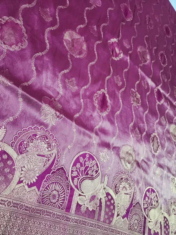 Magenta_Woven_Zari_Saree_For_Women
