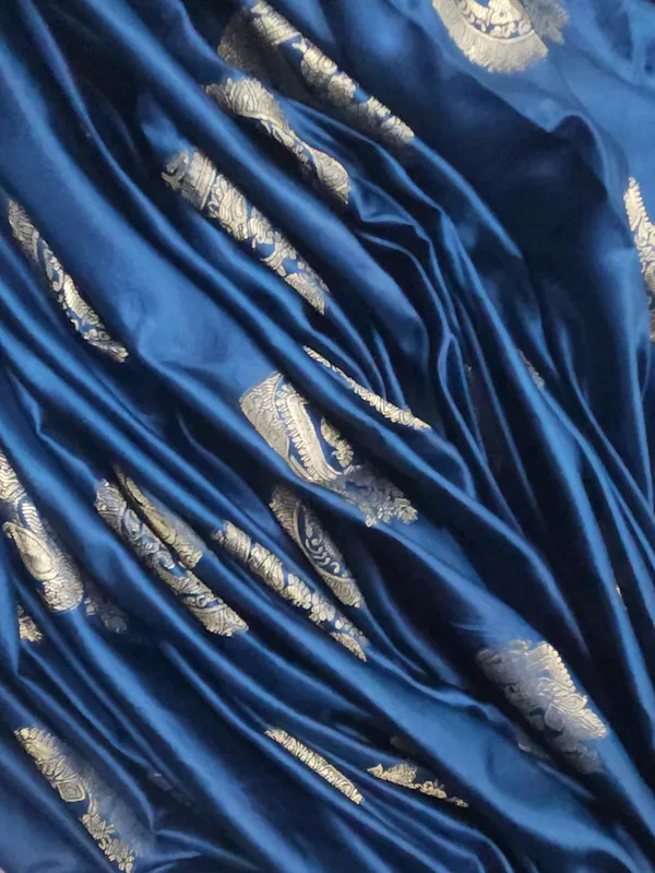 Blue_Satin_Finish_Saree_for_Women