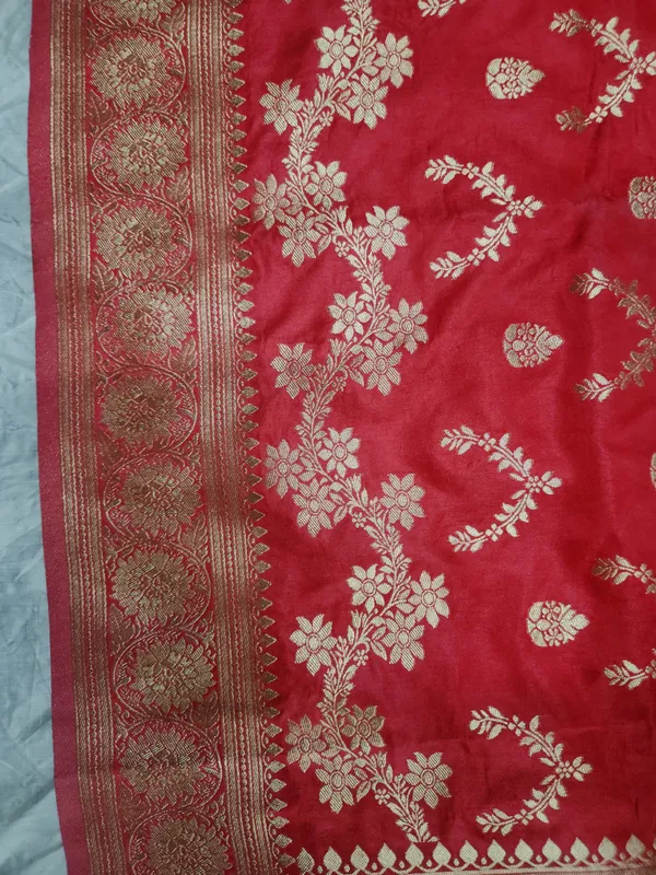 Red_Woven_Traditional_Zari_Saree_for_Women