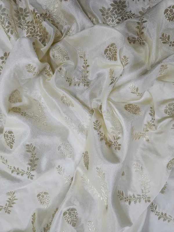 Cream_Floral_Border_Saree_For_Women