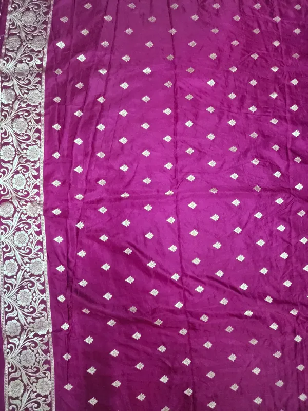 Magenta_Silk_Saree_With_Silver_Zari_Border_for_Women