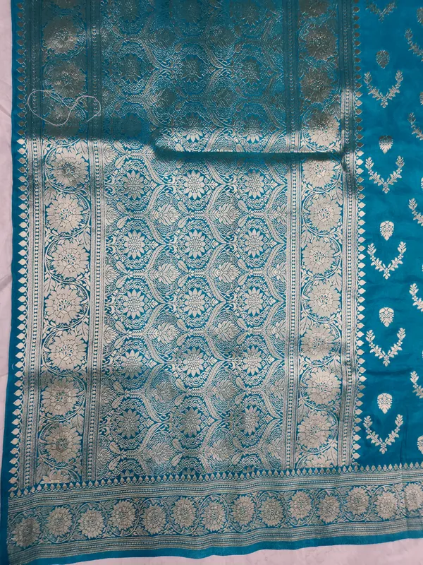 Turquoise_Woven_Floral_Saree_For_Women