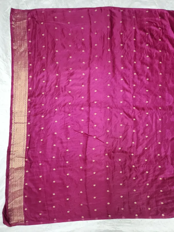 Magenta_Woven_Zari_Saree_For_Women
