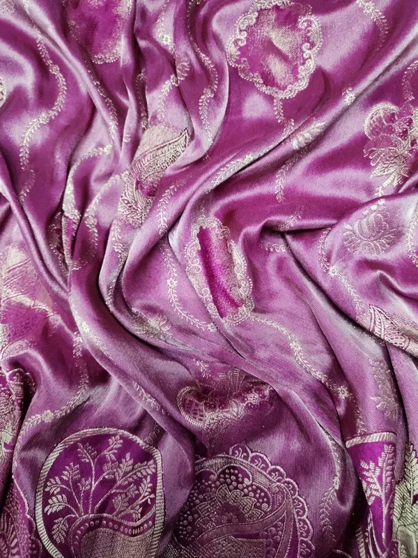 Magenta_Woven_Zari_Saree_For_Women