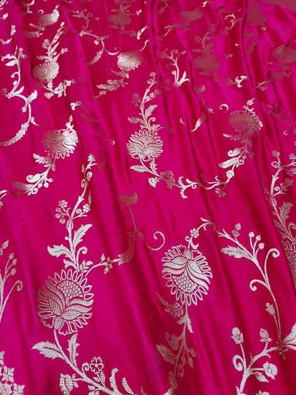Magenta_Silk_Zari_Saree_for_Women