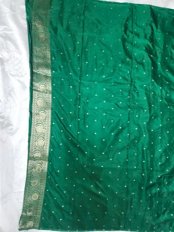 Green_Woven_Traditional_Saree_for_Women