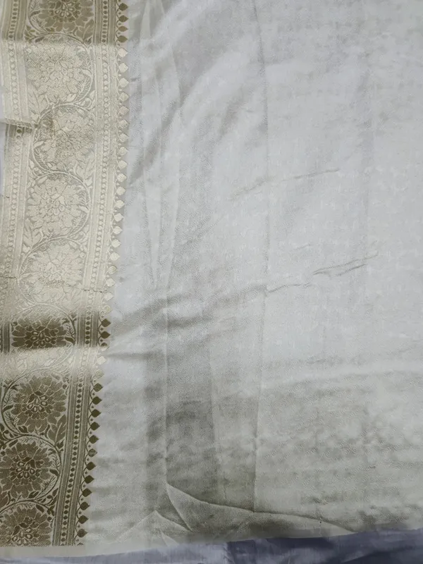 Cream_Floral_Border_Saree_For_Women