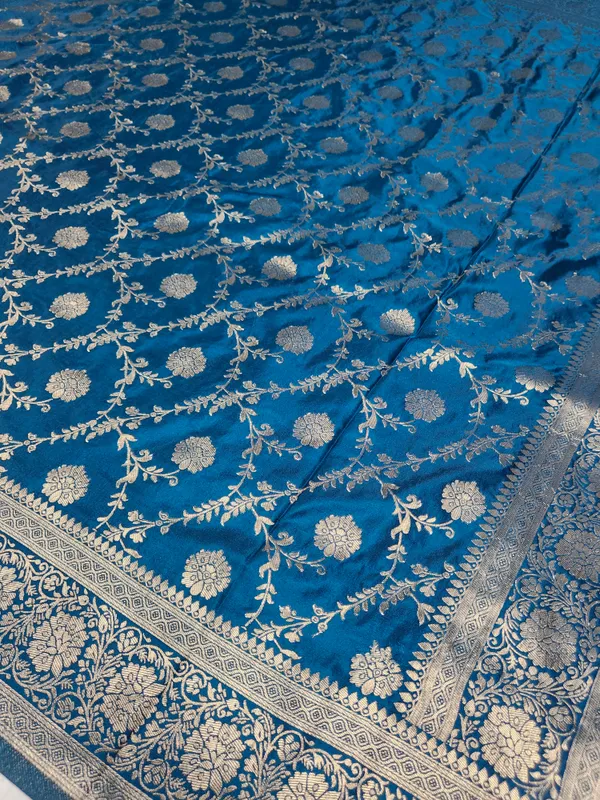 Blue_Woven_Ethnic_Saree_for_Women