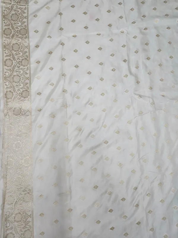 White_Embroidered_Saree_for_Women