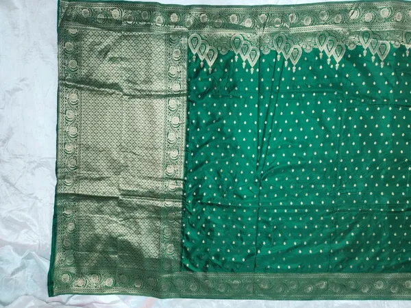 Green_Woven_Traditional_Saree_for_Women