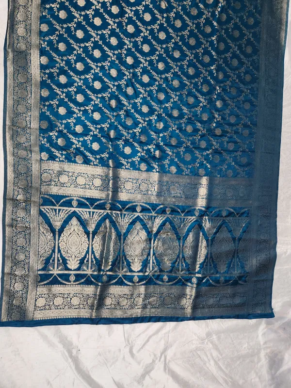 Blue_Woven_Ethnic_Saree_for_Women