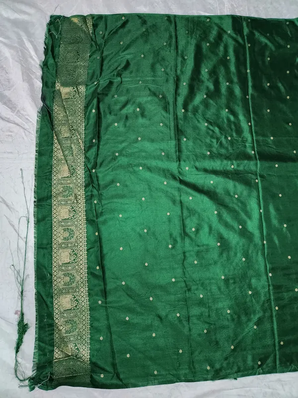 Green_Silk_Saree_With_Red_Blouse_Piece_For_Women