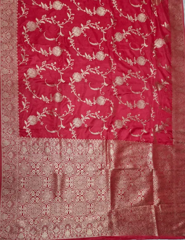 Red_Silk_Satin_Floral_Zari_Saree_For_Women