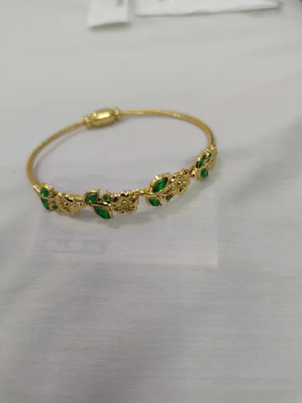 Gold_Tone_Green_Stone_Floral_Bracelet_For_Women