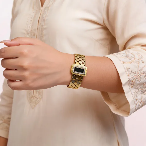 Gold_Stainless_Steel_Rectangular_Bracelet_Watch_For_Women